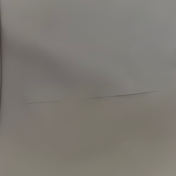 It s guess women bag.used few times .it s very good condition.pet and smoke free - Picture 6 of 6